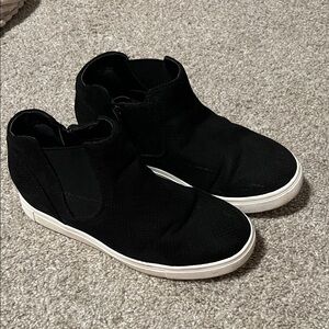 Time and Tru high top black sneakers